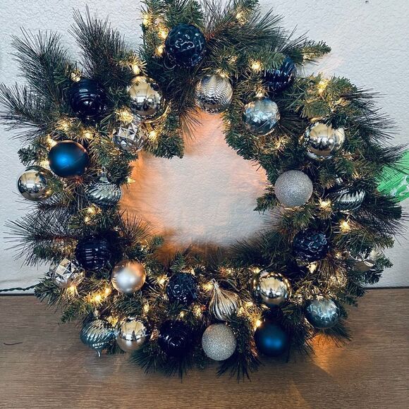 Pre-Lit Christmas Holiday Wreath - Picture 2 of 3